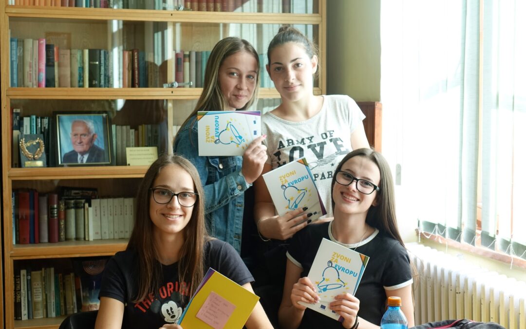 MLADI U SRBIJI: DEMOKRATIJA NIJE VAŽNA VREDNOST