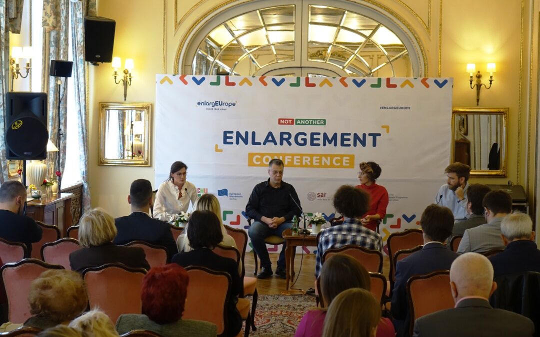 EU Enlargement: Mixed Messages and Emotions before Facts