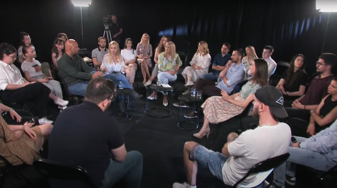 MLADI SU OGLEDALO PORODICE I DRUŠTVA